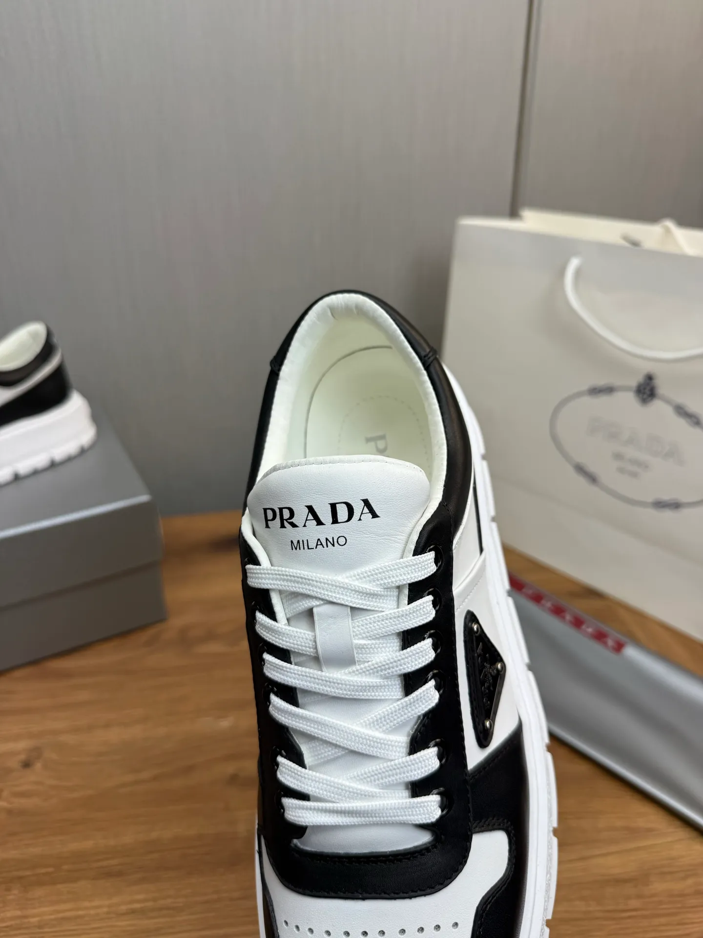 Men's shoes 💰620💰 [PRADA] Autumn and winter hot men's shoes are shipped 👏Official website synchronized ⬆️Original fly-woven cowhide fabric + cowhide lining, 1⃣️:1⃣️reproduction, original sole, 38-45 (45. Customized, non-refundable)